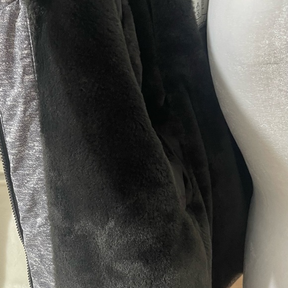 Abercrombie Cozy Puffer kids size 11/12 , faux fur lined , in speckled grey - Picture 7 of 7